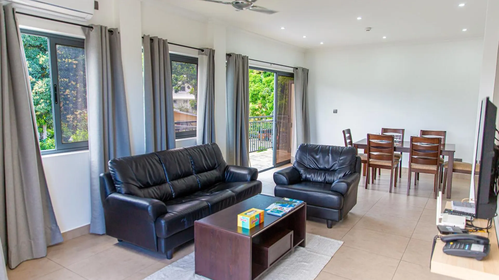 B Holiday Apartments Beau Vallon